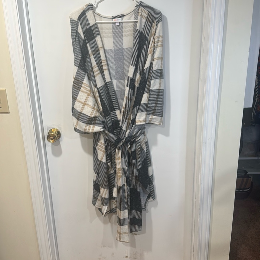 LuLaRoe Savannah Kaftan, Plaid, EUC